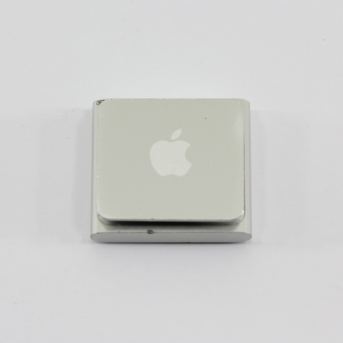 Apple iPod Shuffle 4th Generation 2GB Silver  Player Used