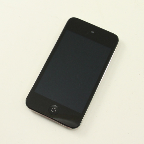  iPod Touch 8GB 4th Gen Generation Black  Facetime Video Used